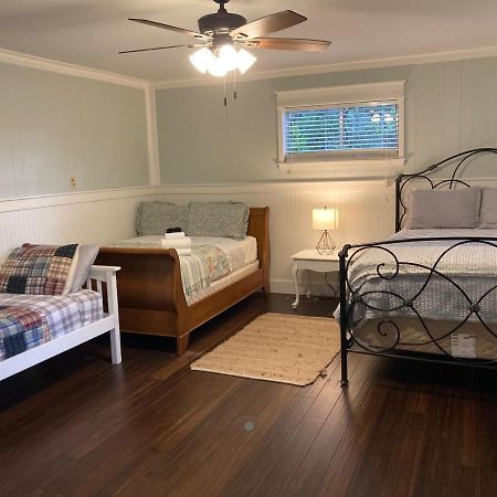 Tucked Away Newly Renovated 2 Bedroom/ 1 Bath Sleeps 8 Beaufort Exterior foto