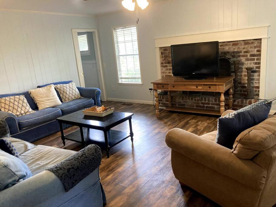 Tucked Away Newly Renovated 2 Bedroom/ 1 Bath Sleeps 8 Beaufort Exterior foto